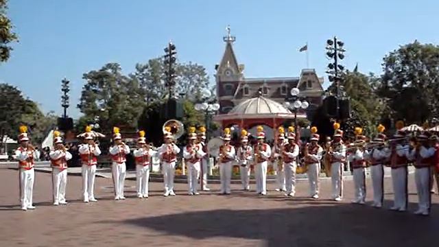 HK Disneyland Band - Strike Up the Band - Jan 20, 08 11:45am смотреть онлайн