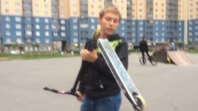 Ломаем самокат смотреть онлайн