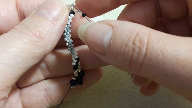 Браслет из бисера в технике пейот. Bracelet Beading Payot