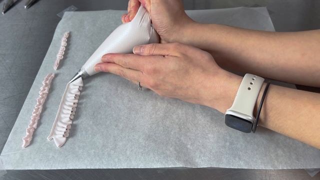 How To Pipe Ruffles On Cake // Ruffle Piping Tips // Finespun Cakes