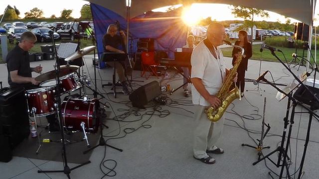 Dave Collee Quartet with Ginny Dusseau: Is You Is смотреть онлайн
