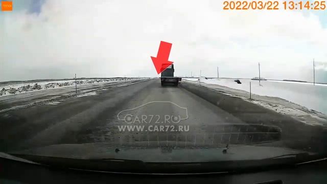 "Мгновенная карма" сразу у трёх авто! Обгон в зоне действия знака "Обгон запрещён" и патруль ГИБДД смотреть онлайн