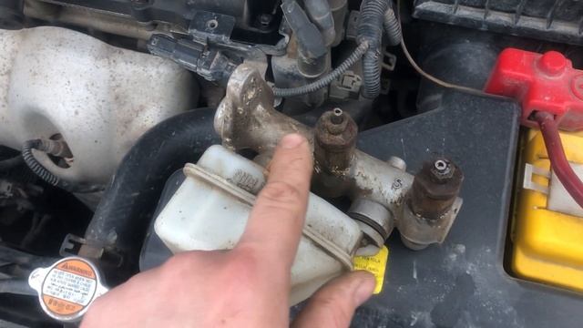 Почему уходит тормозная жидкость на автомобиле Hyundai Accent смотреть онлайн