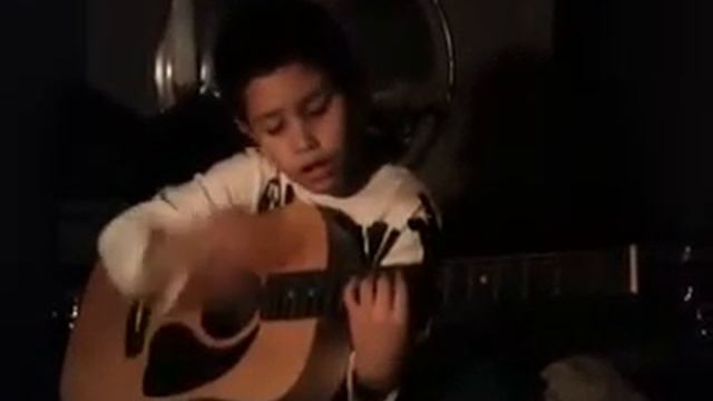 7 years old singing I'm yours Jason mraz (cover) смотреть онлайн