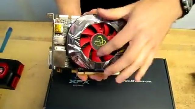 YouTube - Radeon HD 5750 1GB ATI Video Card XFX Unboxing Linus Tech Tips.flv