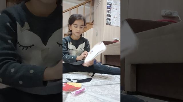 Бумажные пакетики с сюрпризом смотреть онлайн