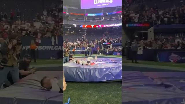 Having a flipping good time in Las Vegas! #ProBowlGames #49ers #shorts смотреть онлайн