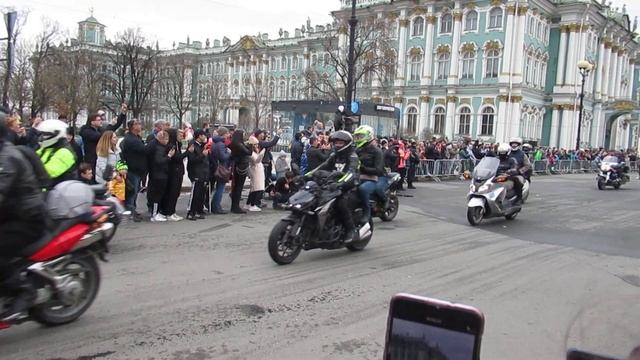 Открытие мото сезона 2021 в СПб. Проезд колонны. смотреть онлайн