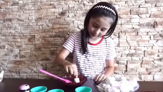 Бабушка проглотила язык с конфетой!!! смотреть онлайн
