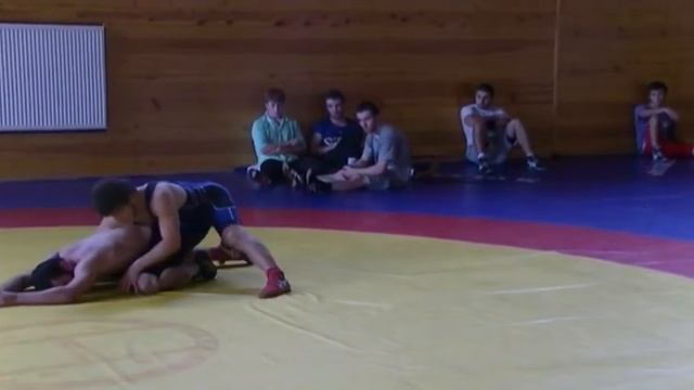 Абакаров Зелимхан на схватке.Учебно-тренировочный сбор.база "княжьи дали" смотреть онлайн