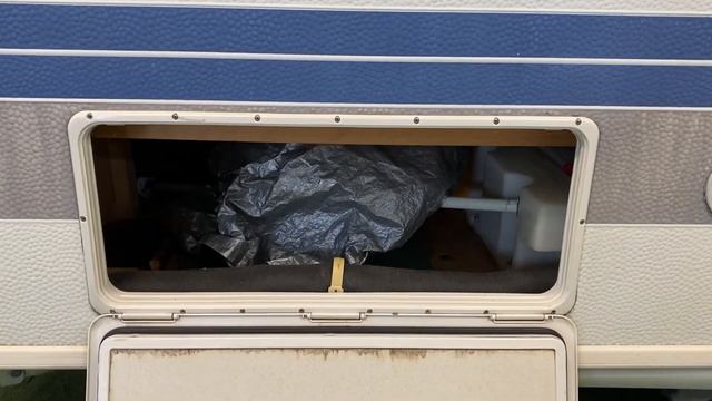 Обзор немецкого автодома/кемпера/прицепа-дачи/дома на колесах Hobby De Luxe 400 2000 года выпуска смотреть онлайн