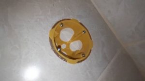 Решение проблемы с большим отверстием под подрозетник