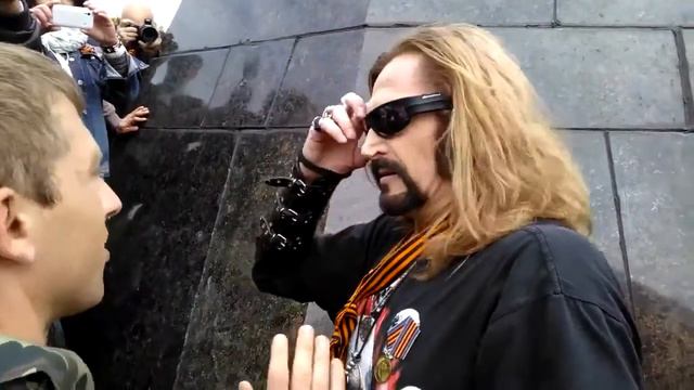 Никиту Джигурду прогоняют с Майдана смотреть онлайн