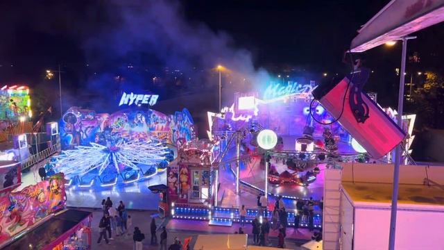 Vue sur le Magic Dance, Hyper Tension, Top Scan Poseidons, Freak Out Foire aux Manèges de Dijon2023 смотреть онлайн