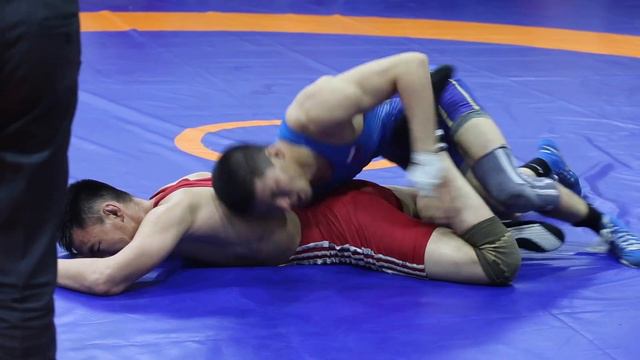 Бурятская команда на Чемпионате СФО по вольной борьбе (Кызыл) смотреть онлайн