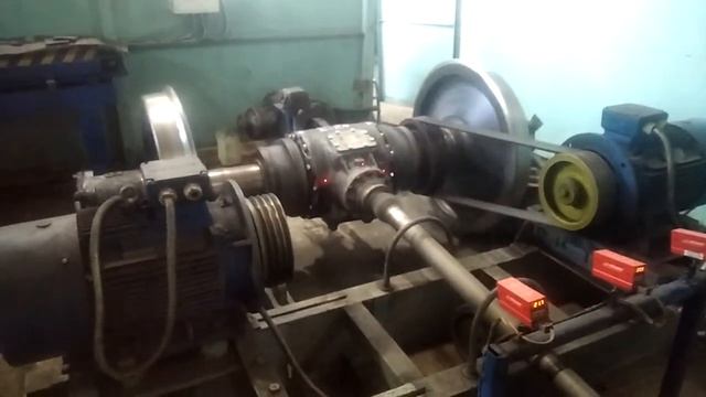 движение поезда 160 км/ч - обкатка привода от середины оси смотреть онлайн
