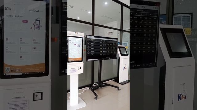 Malang train station, east java, Indonesia смотреть онлайн