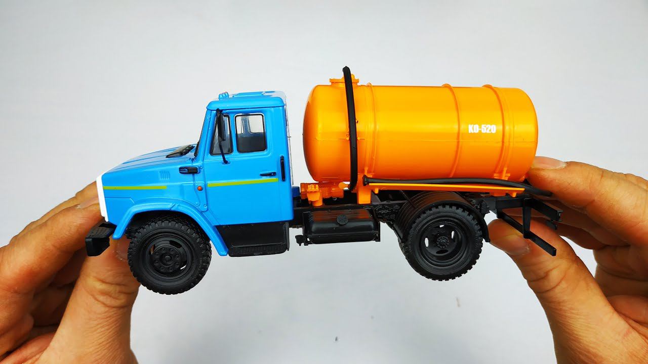 Модель грузовика ЗИЛ 4333 (КО-520) Ассенизатор 1/43. Легендарные грузовики Модимио №5. Про машинки. смотреть онлайн