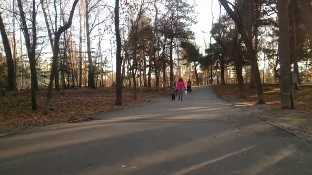 Нижний Новгород, вид снизу. Сормовский парк. Буревестника пл - аттракционы смотреть онлайн