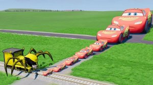 Большая и маленькая Молния Маккуин ПРОТИВ Росомахи - паровозика-танка