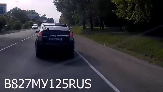 Уссурийск. Toyota Prius грн: В827МУ125RUS выбрасывает мусор. Не стыдно? смотреть онлайн