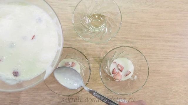 Клубничный Десерт с Желатином и Сметаной — в Ягодный Сезон Готовлю Каждый День смотреть онлайн