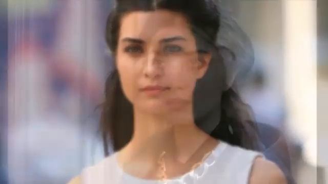 Туба Бюйюкюстюн честно рассказала бульварной прессе, что влюблена в Энгина Акюрека! смотреть онлайн