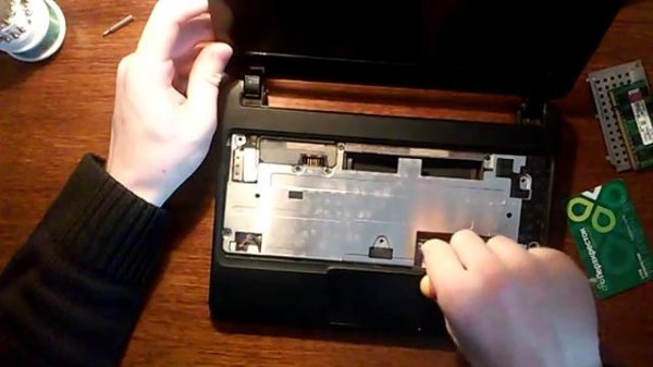 Разборка нетбука Compaq Mini