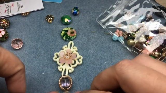Magical Mystery Bead Box DIY Necklace & Leather Bracelet Tutorial Featuring @JesseJamesBeads!! смотреть онлайн