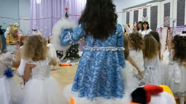 Танец снежинок Младшая группа 27 декабря 2018 смотреть онлайн
