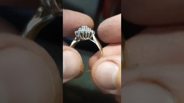 Золотое кольцо с муассанитами смотреть онлайн
