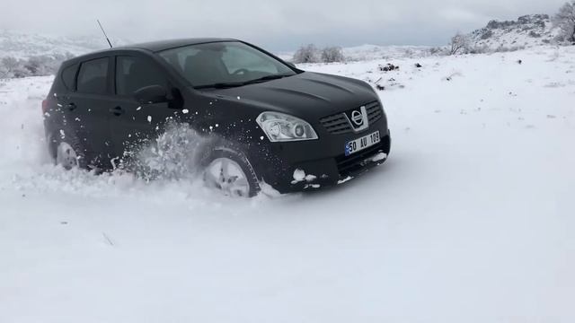 Nissan Qashqai 4x4 Snow Offroad смотреть онлайн