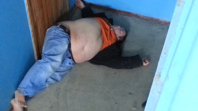 Пьяный в подъезде смотреть онлайн