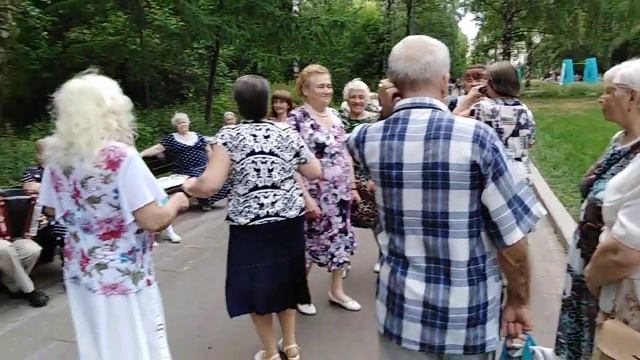 Парк Кузьминки танцы и песни под гармонь 23.06.2019 смотреть онлайн