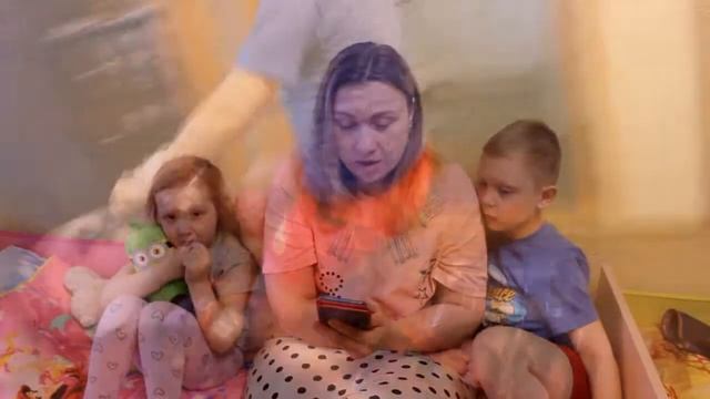 Стихи Веры Худяковой. Читающая семья. Рисуем радугу. смотреть онлайн