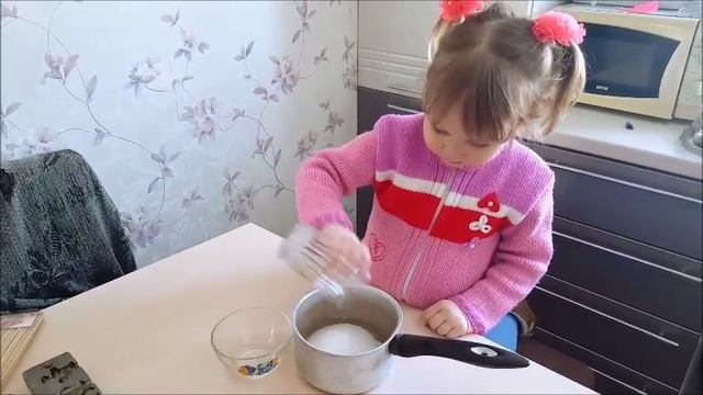 Домашние леденцы «Петушки» из сахара на палочке смотреть онлайн
