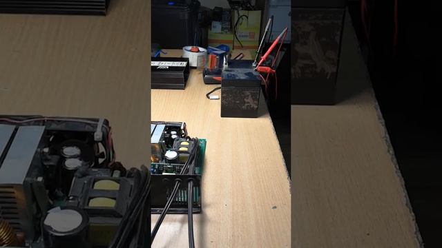 Блок зарядки поломоечной машины. Ремонт и проверка. смотреть онлайн