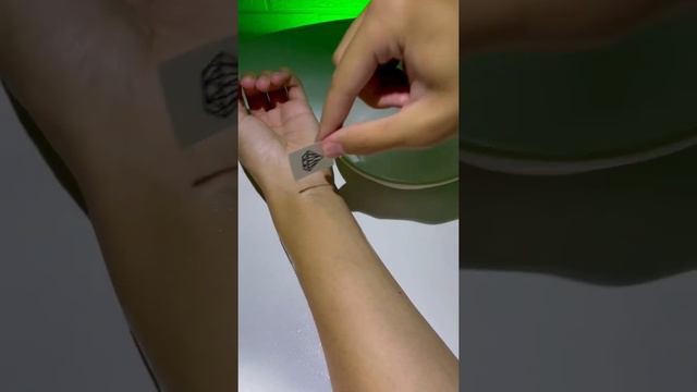 Como hacer tatuajes temporales🔥Con perfume+agua🥀 смотреть онлайн