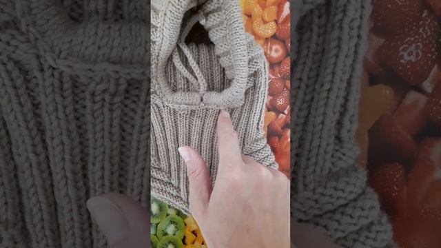 Как связать шапочку шлем. Обьяснения смотреть онлайн