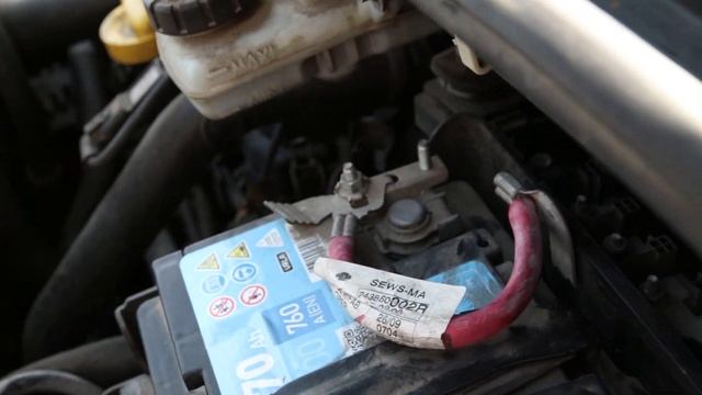 Как установить аккумулятор на автомобиль Renault Scenic смотреть онлайн