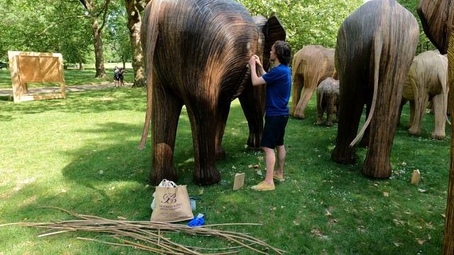 London Vignettes - Elephants in Green Park (5k) смотреть онлайн