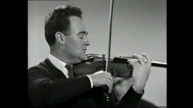 Desmond Bradley plays excerpts from the Elgar Violin Concerto with Geoffrey Parsons in accompanimen смотреть онлайн