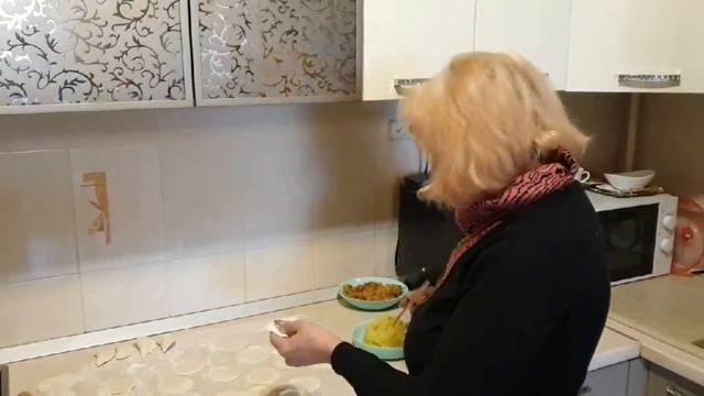 Готовим вареники на Святой вечер. Рождественский Сочельник. смотреть онлайн