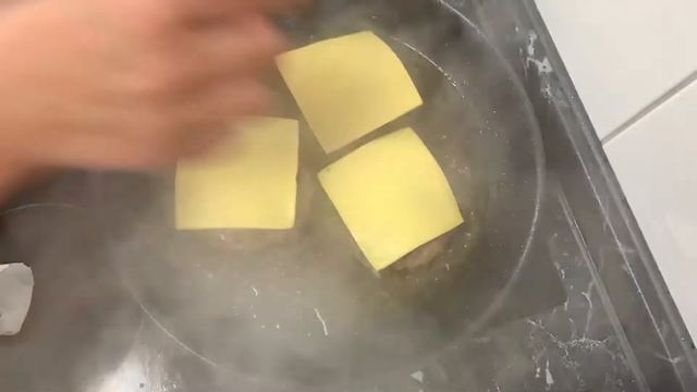 ?Любите бургеры? Представляю вам, самый Вкусный Сочный Домашний Чизбургер! смотреть онлайн