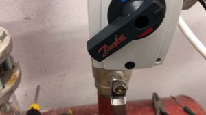 3 ходовой клапан Danfos, как перевести в ручной режим, как разблокировать, как использовать вручную