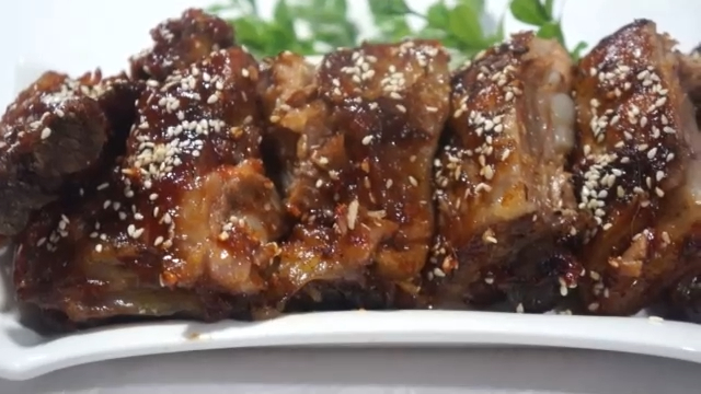 СВИНЫЕ РЕБРЫШКИ в ДУХОВКЕ. Нереально вкусно. смотреть онлайн