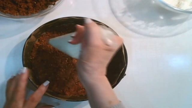 Восхитительный десерт из сухариков, который делается на раз два, без духовки и сковородки! смотреть онлайн