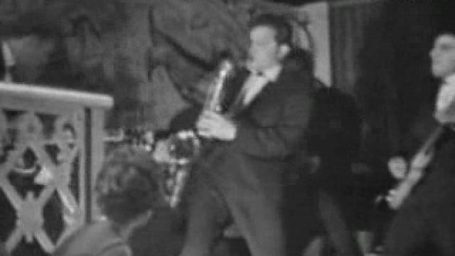 Johnny Hallyday - Nous Quand on s'Embrasse - 1961 смотреть онлайн