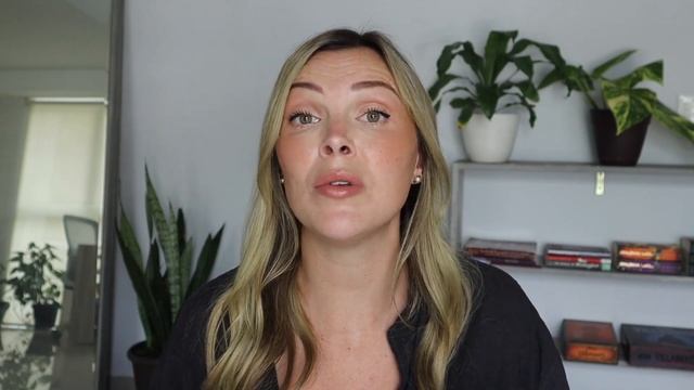 **HUGE** BEAUTY DECLUTTER + EMPTIES AS A MINIMALIST \\ I'm shocked at the amount ? смотреть онлайн