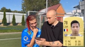 Иван Золо читает карточки футболистов